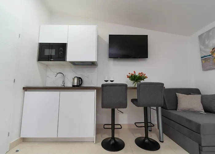Villa Amore Brela بيت ضيافة 3*
