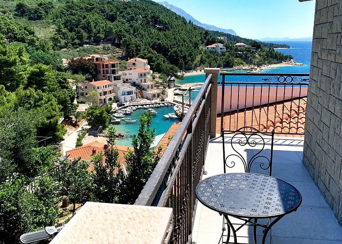 Villa Amore Brela بيت ضيافة 3*