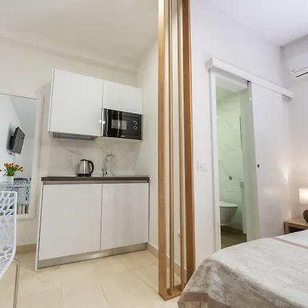 ゲストハウス Villa Amore Brela 3*