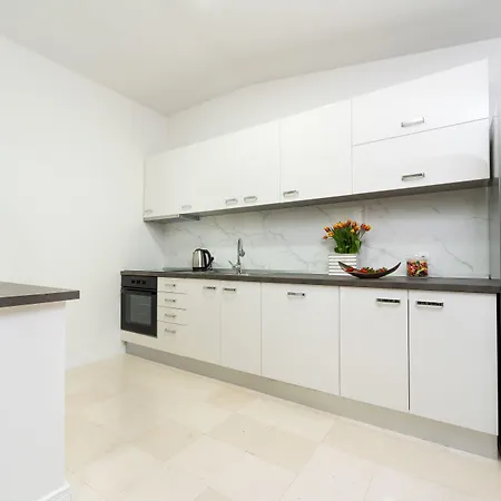 Villa Amore Brela ブレラ