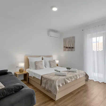 ゲストハウス Villa Amore Brela 3*