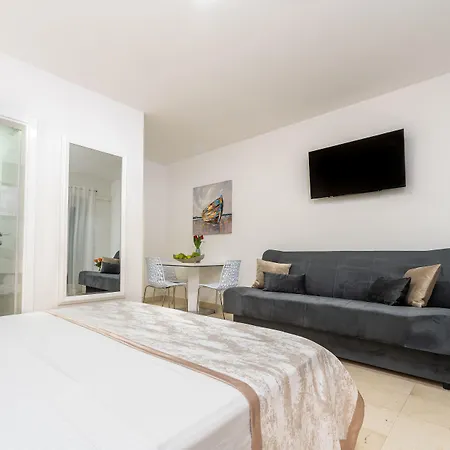 Villa Amore Brela ブレラ