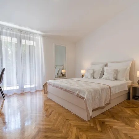 Villa Amore Brela ブレラ