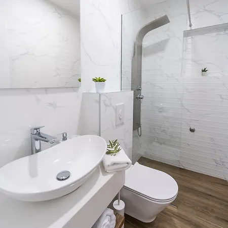 ゲストハウス Villa Amore Brela 3*